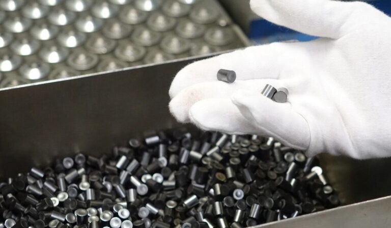 La nueva guerra tecnológica no es por chips, sino por uranio: el combustible que decidirá el futuro de la IA