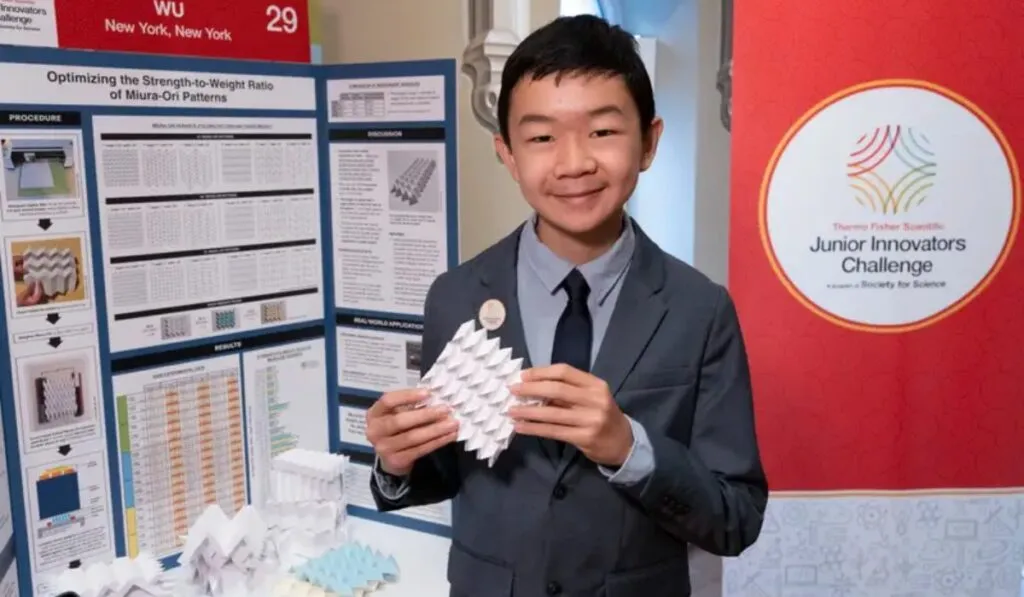 Un origami “indestructible”: el invento de un joven de 14 años que podría transformar los refugios de emergencia