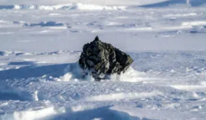 Hallan un meteorito en la Antártida que podría abrir la puerta a la minería espacial