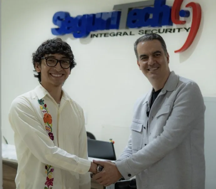 Joven ingeniero del IPN presenta proyecto aeroespacial Trinidad con apoyo tecnológico de Seguritech.