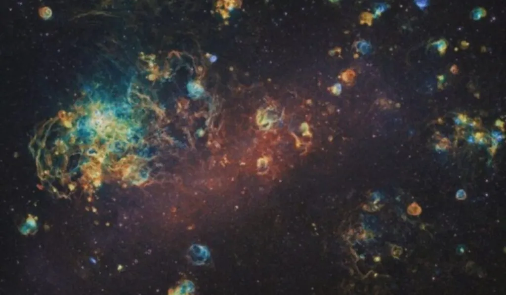 James Webb detecta una “fábrica” de moléculas orgánicas en una galaxia lejana