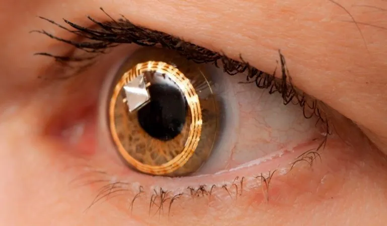 Crean pupila de metal líquido que imita al ojo humano y promete “supervisión” para robots