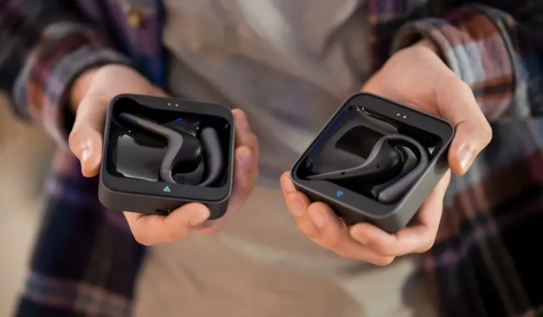 Auriculares con IA que rompen el idioma: traducen 40 lenguas en tiempo real y quieren cambiar cómo viajamos