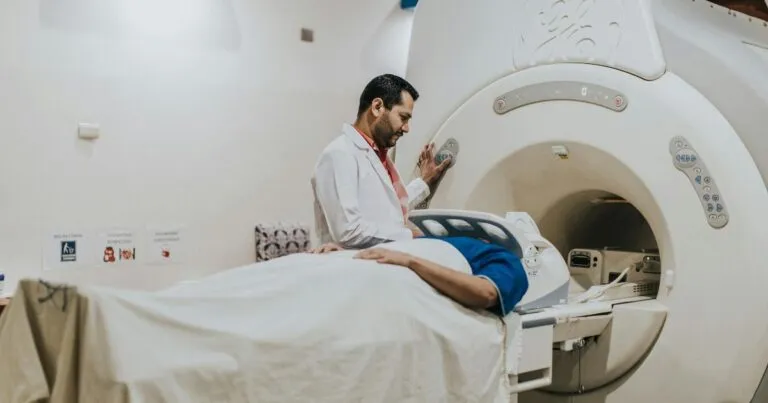 Angeles Health System de Grupo Vazol, dirigida por Olegario Vázquez Aldir, presentó Aisha MRI.