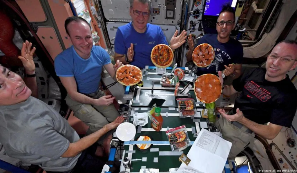 Tortillas, café y chocolate: así será el menú espacial de Artemis II en su viaje alrededor de la Luna