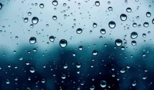 ¿Se puede “robar” energía a la lluvia? Descubre cómo las gotas podrían encender el futuro