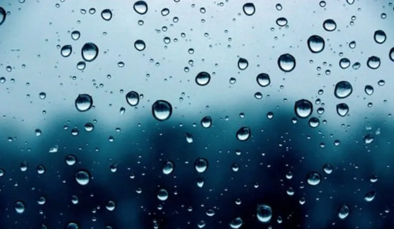 ¿Se puede “robar” energía a la lluvia? Descubre cómo las gotas podrían encender el futuro