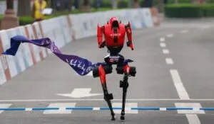Robot humanoide en el maratón en Beijing marca una nueva era