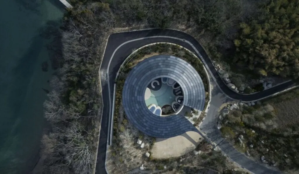 El lujo se reinventa en Japón: así es “Not a hotel”, el proyecto que rompe las reglas