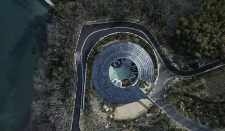 El lujo se reinventa en Japón: así es “Not a hotel”, el proyecto que rompe las reglas