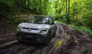 Suzuki entra a la era eléctrica: así es el nuevo e Vitara con más de 400 km de autonomía