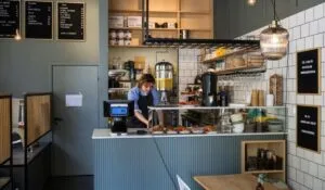 Andon Café: la cafetería en Suecia donde una inteligencia artificial ya contrata, administra y toma decisiones