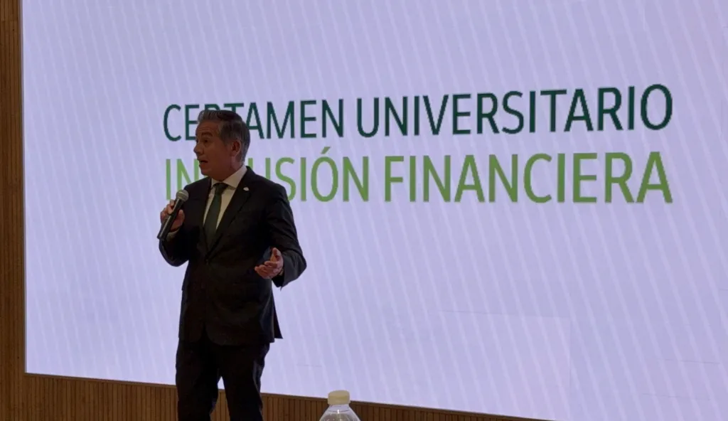 Banco Azteca evalúa propuestas universitarias de inclusión financiera