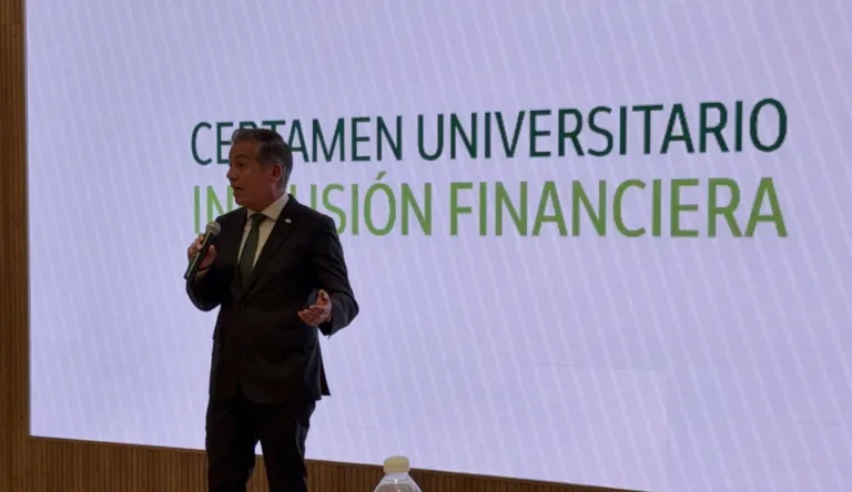 Banco Azteca evalúa propuestas universitarias de inclusión financiera