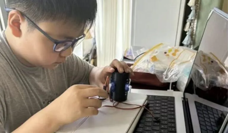 A los 14 años creó un motor turborreactor en casa y dejó asombrado al mundo científico