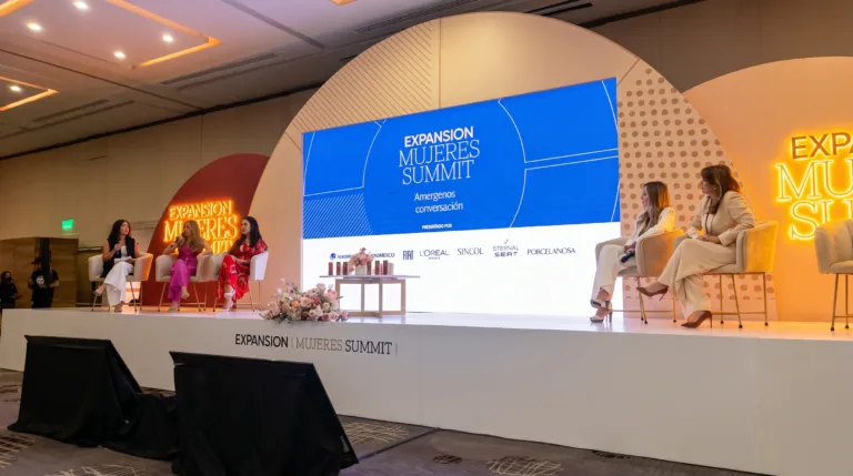 azteca mujeres summit 2