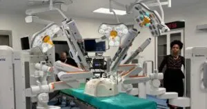 Olegario Vázquez entrega plataforma robotica a Hospital Angeles.