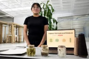 Innovación textil en México con residuos de agave convertidos en fibras sostenibles mediante biotecnología.