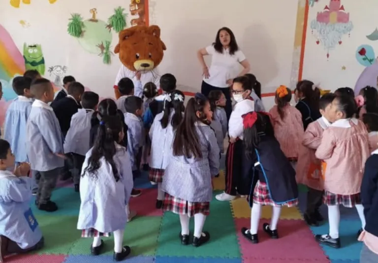 Alumnos, maestros y familias participan en actividades sobre convivencia, ciudadanía digital y prevención del acoso escolar, de los cuales habla Seguiritech.