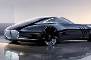 Mercedes Vision Iconic con tecnología automotriz, diseño futurista y lujo inspirado en los clásicos.