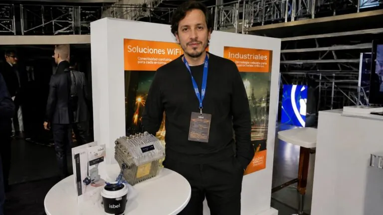 Isbel presenta soluciones de ciudades inteligentes, datos y eficiencia energética para impulsar el futuro digital desde Uruguay.