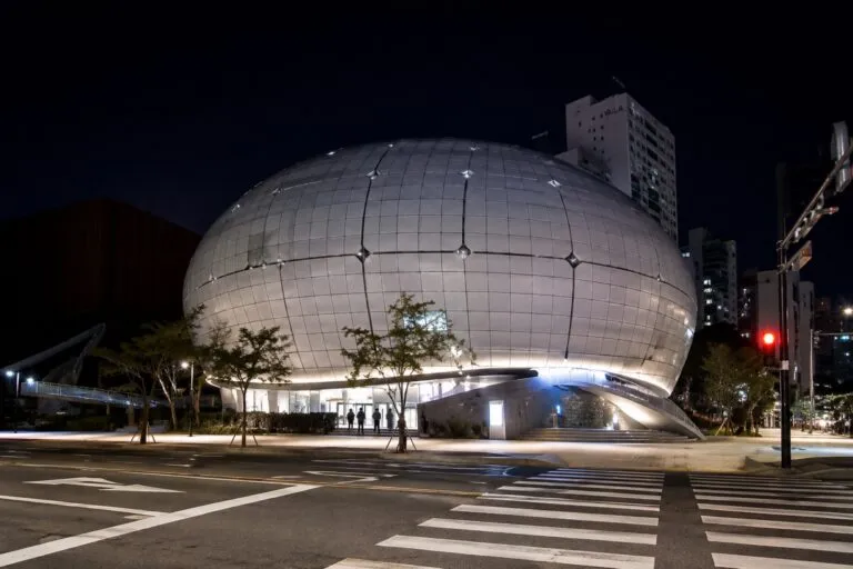 Museo de Ciencia en Seúl con arquitectura futurista e innovación tecnológica para una ciudad inteligente