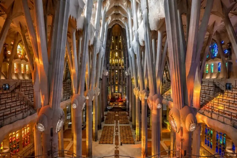 Sagrada Familia de Gaudí combina naturaleza, geometría y arquitectura en Barcelona
