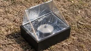 Cocinas solares hechas con cajas de cartón permiten hervir agua y preparar alimentos mediante energía del sol.