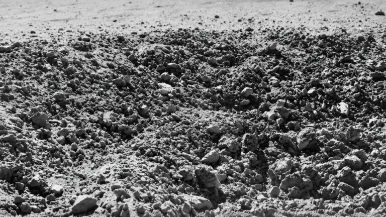 Polvo lunar analizado para buscar posibles partículas de tecnología extraterrestre