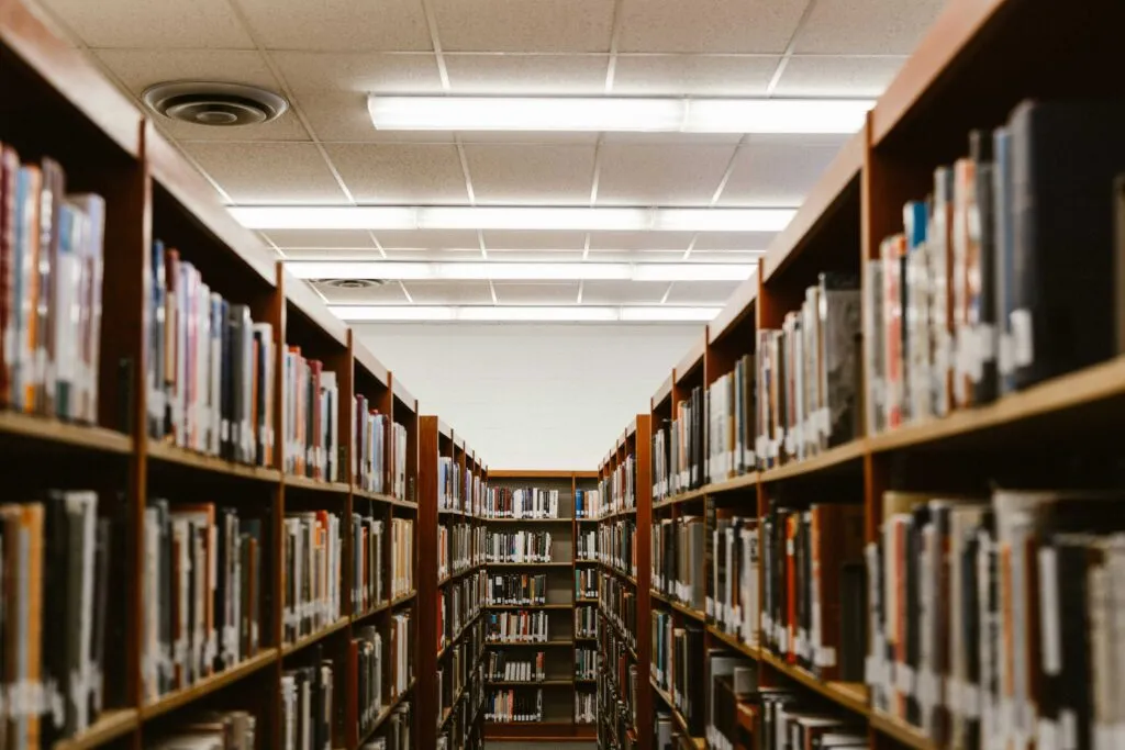 Biblioteca del futuro diseñada para conservar conocimiento durante mil años