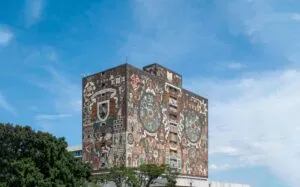 Edificio universitario de la UNAM representa su avance en el ranking mundial y el reconocimiento de la investigación científica mexicana.