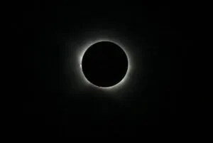 Eclipse antiguo de China observado sobre Qufu que permitió mejorar los cálculos científicos de la rotación terrestre.