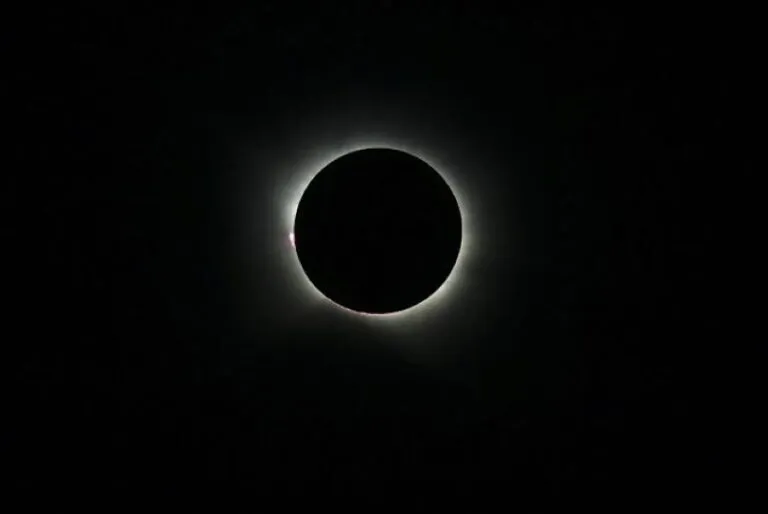 Eclipse antiguo de China observado sobre Qufu que permitió mejorar los cálculos científicos de la rotación terrestre.