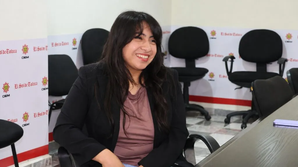 Joven mexicana interesada en la ciencia de la NASA y la educación espacial para estudiantes de México.