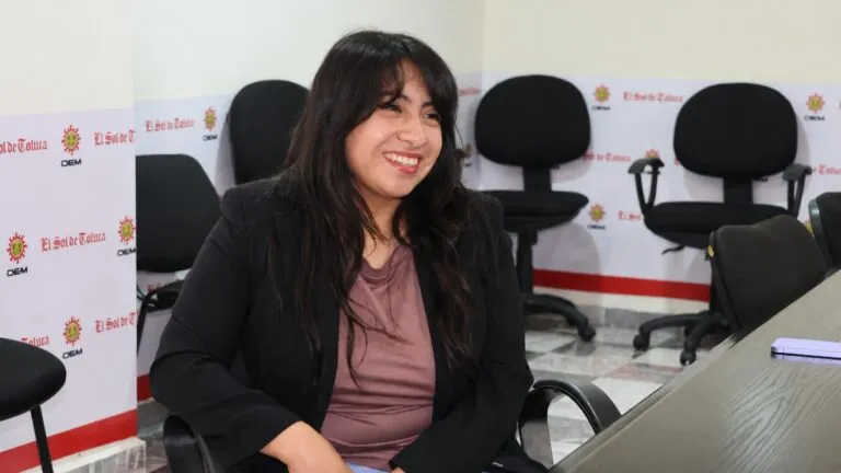 Joven mexicana interesada en la ciencia de la NASA y la educación espacial para estudiantes de México.