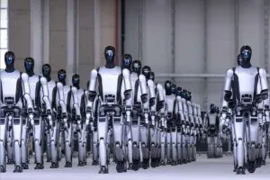 Robot humanoide ayudando con las tareas del hogar en una casa moderna.