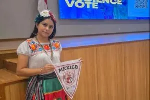 Prototipo de extintor con sonido desarrollado por una estudiante mexicana para apagar pequeñas llamas mediante ondas acústicas.