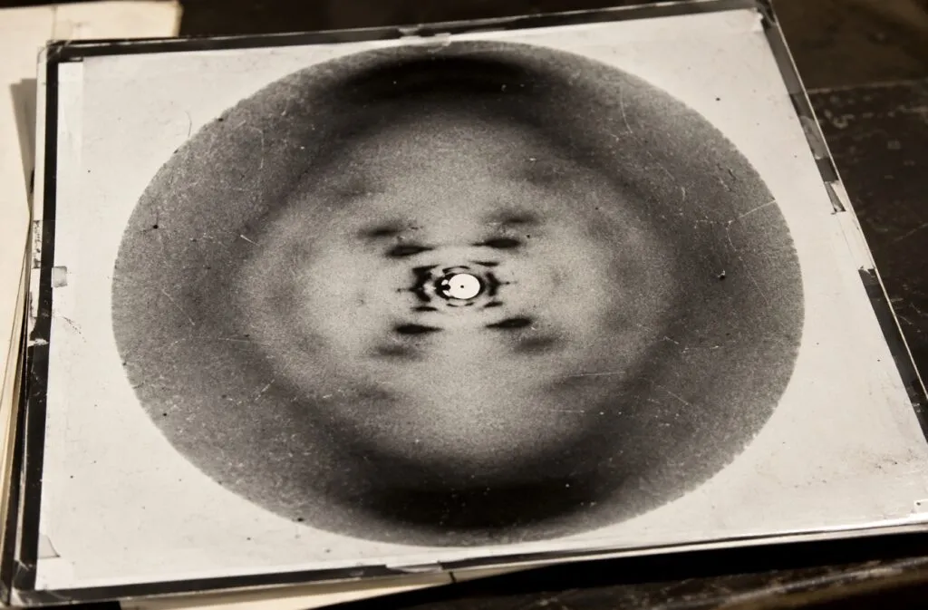 Rosalind Franklin y el ADN vuelven al centro de la ciencia tras descubrirse evidencias sobre su interpretación de la estructura helicoidal.
