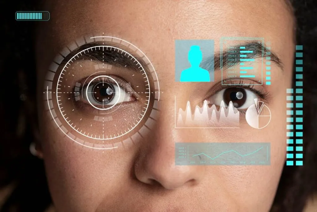 una persona pagando en una tienda moderna mediante reconocimiento facial, con una interfaz digital futurista.